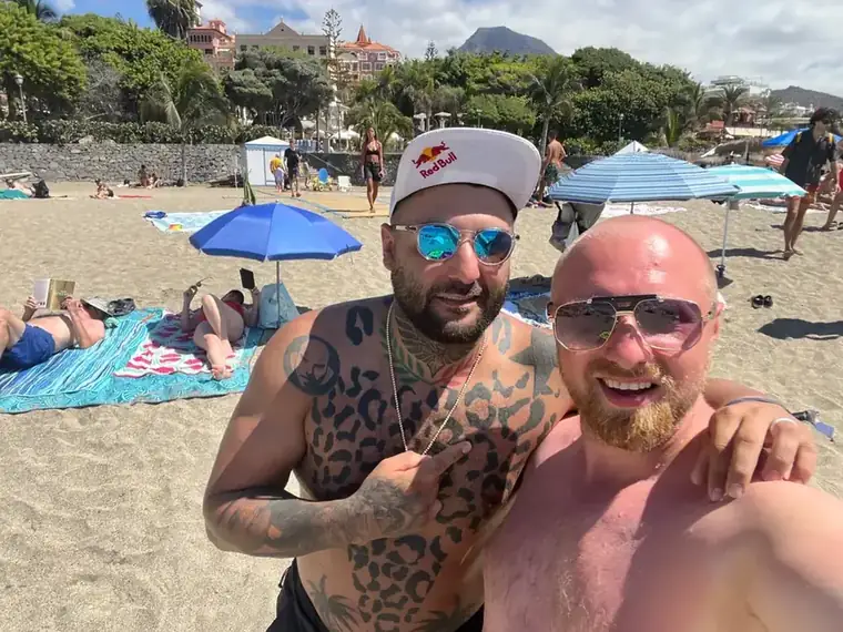 Daniel chilling with the Red Bull Racing Champion in Spain